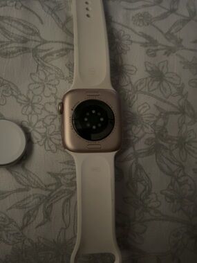 Apple watch series 10, comes with charger